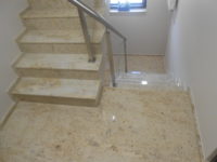 Schody wewnętrzne marmurowe